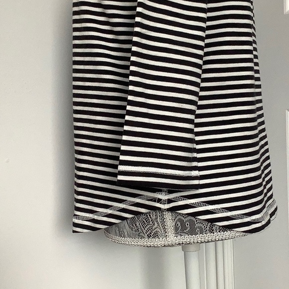 Black and White Striped Fitted 3/4 Sleeve Top Size L - Picture 8 of 10